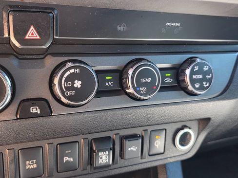 Used 2020 Toyota Tacoma TRD Off-Road w/ Technology Package AWD/4WD image 42
