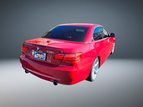 Used 2011 BMW 335i Convertible image 3
