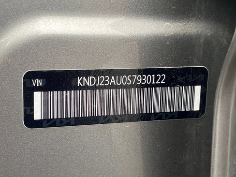 Used 2025 Kia Soul LX w/ LX Technology Package FWD image 34