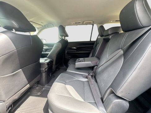 Used 2024 Toyota Grand Highlander XLE FWD image 23