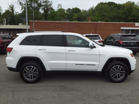 Used 2022 Jeep Grand Cherokee Limited image 3