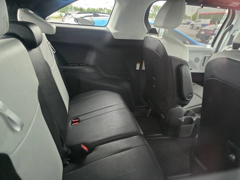 Used 2025 Toyota Sienna XSE AWD/4WD image 12