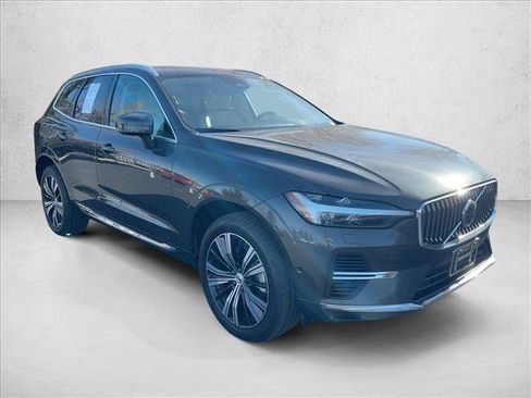 Used 2022 Volvo XC60 T8 Inscription w/ Advanced Package image 3