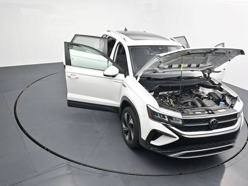 Used 2023 Volkswagen Taos SE AWD/4WD image 39