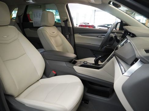Used 2021 Cadillac XT5 Premium Luxury AWD/4WD image 18
