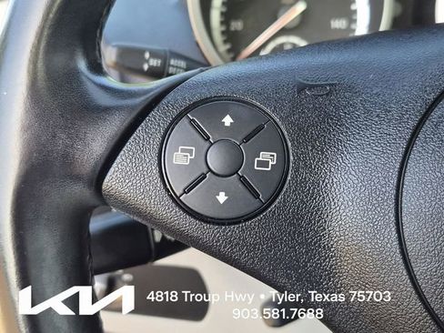 Used 2010 Mercedes-Benz SLK 300 image 24
