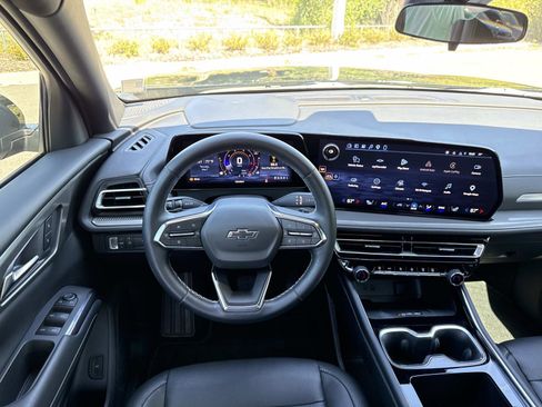 Used 2026 Chevrolet Traverse LT w/ Midnight/Sport Edition FWD image 14