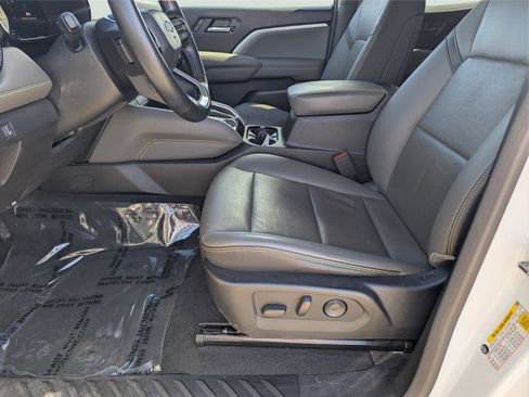 Used 2023 Chevrolet Colorado ZR2 w/ ZR2 Convenience Package III image 12