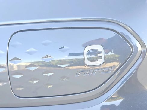 Used 2020 Kia Niro EX FWD image 18