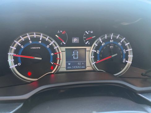 Used 2018 Toyota 4Runner TRD Off-Road Premium AWD/4WD image 11