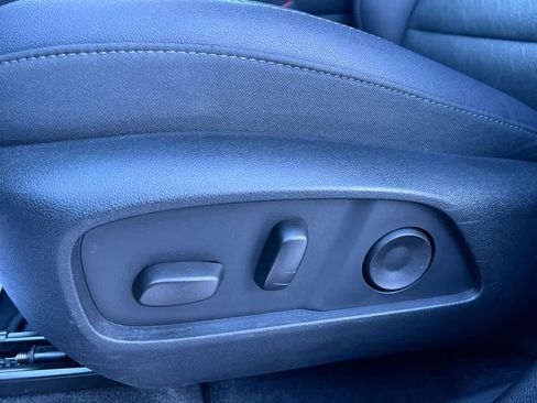 Used 2025 Chevrolet Equinox LT w/ Convenience Package II image 12