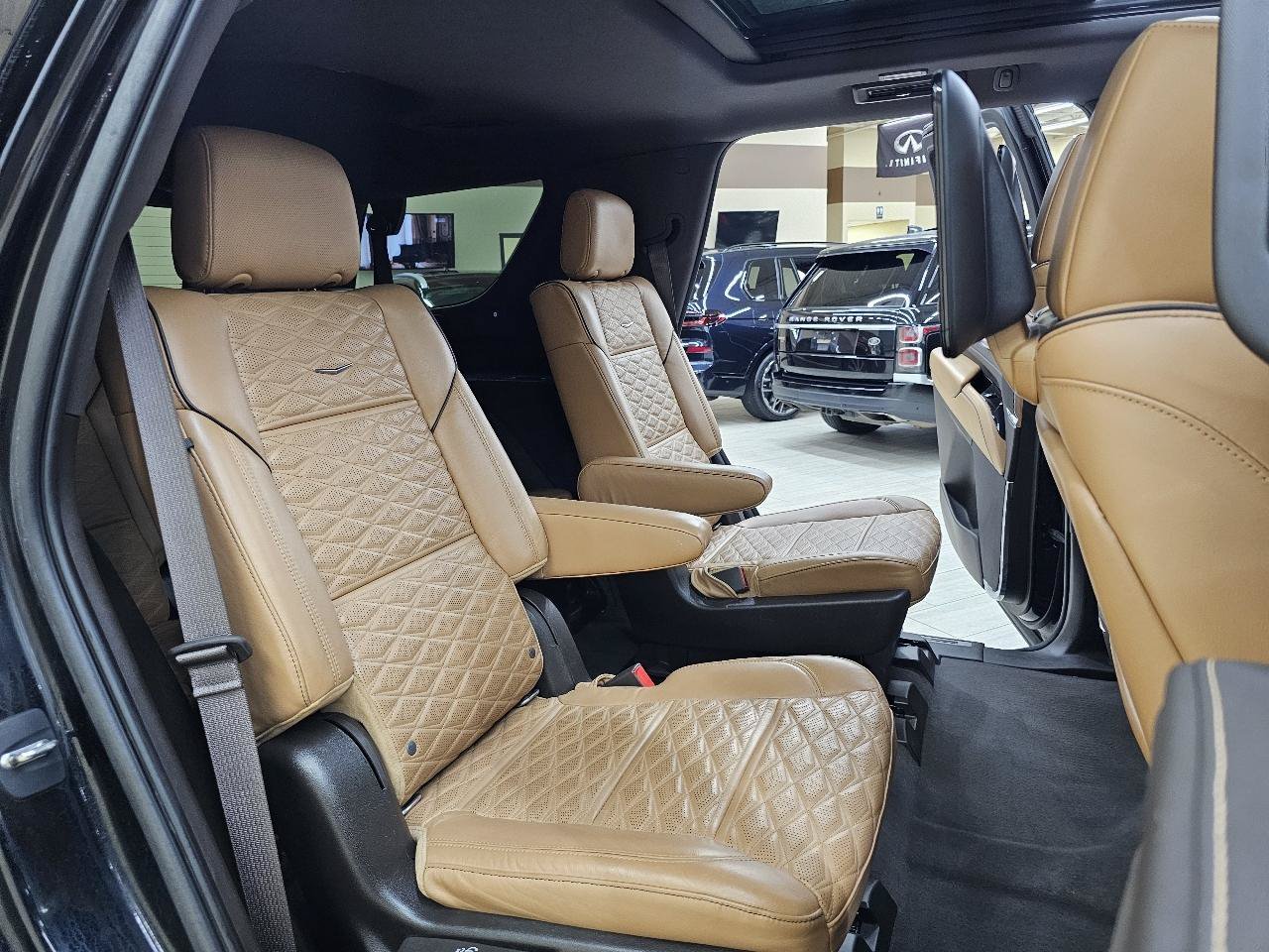 Used 2021 Cadillac Escalade Premium Luxury RWD image 24
