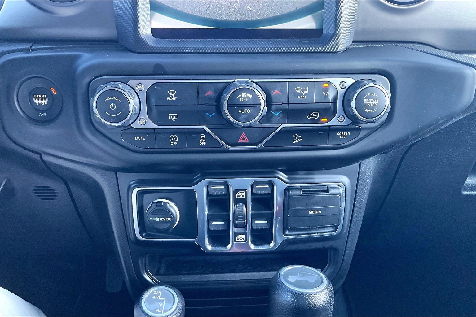 Used 2020 Jeep Wrangler Unlimited Sport S w/ Sun And Sound Package AWD/4WD image 25