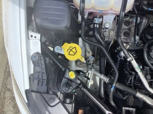 Used 2025 Chrysler Pacifica Limited FWD image 32