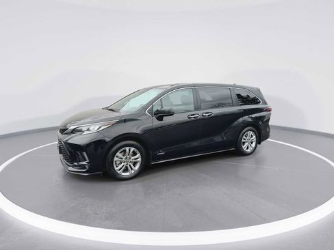 Used 2021 Toyota Sienna XSE image 4
