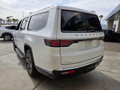 Used 2023 Jeep Wagoneer L Series II image 3