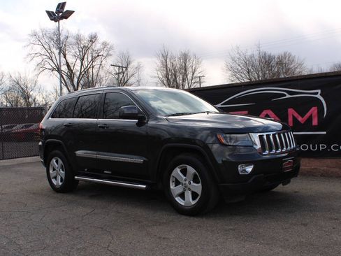 Used 2011 Jeep Grand Cherokee Laredo AWD/4WD image 4