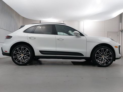Certified 2026 Porsche Macan AWD/4WD image 8