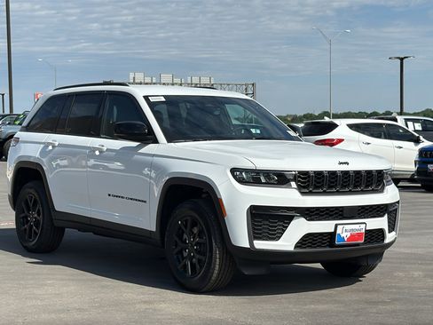 New 2026 Jeep Grand Cherokee Altitude RWD image 3