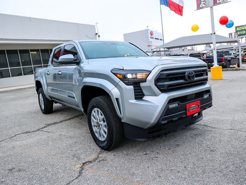 Certified 2025 Toyota Tacoma SR5 image 5