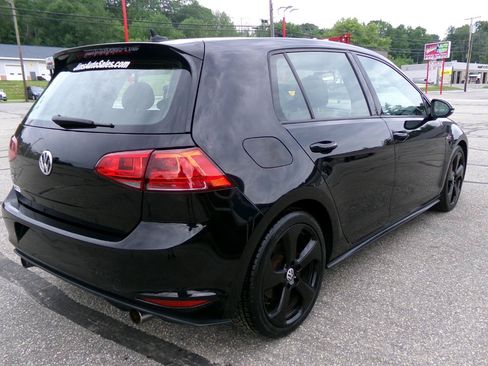 Used 2017 Volkswagen Golf 4-Door FWD image 5