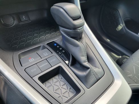 Used 2021 Toyota RAV4 XLE FWD image 23