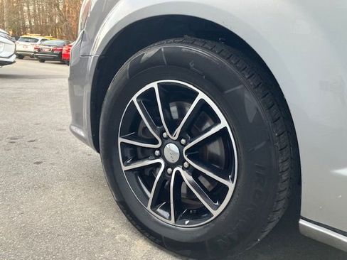 Used 2017 Dodge Grand Caravan GT image 21