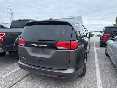 Used 2023 Chrysler Voyager LX FWD image 5