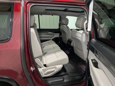 Used 2024 Jeep Wagoneer L Series III w/ Premium Group I image 28