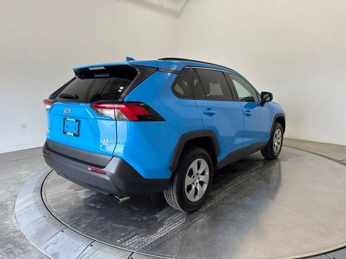 Used 2019 Toyota RAV4 LE w/ Carpet Mat Package AWD/4WD image 7