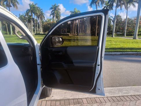 Used 2019 Toyota Tacoma SR RWD image 29