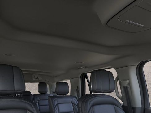 New 2026 Lincoln Navigator Premiere AWD/4WD image 22