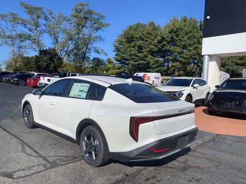 New 2025 Kia K4 LXS image 3