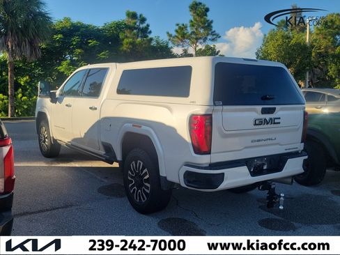 Used 2024 GMC Sierra 3500 Denali Ultimate AWD/4WD image 4