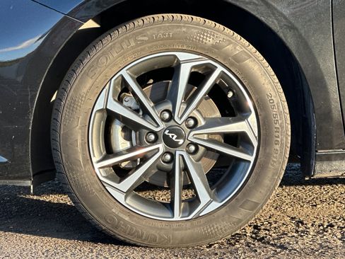 Used 2024 Kia Forte LXS image 21