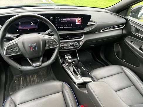 Used 2024 Buick Envista Sport Touring w/ Convenience I Package FWD image 9