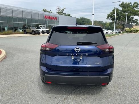 Used 2026 Nissan Rogue SV AWD/4WD image 5