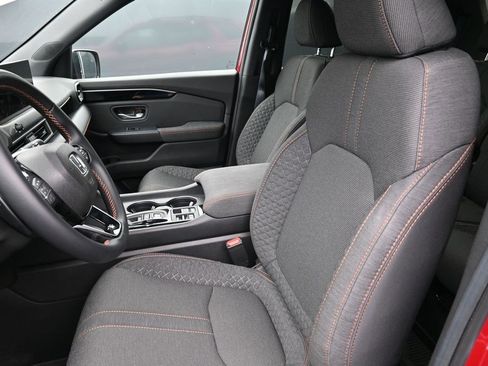 Used 2026 Honda Pilot Sport image 9