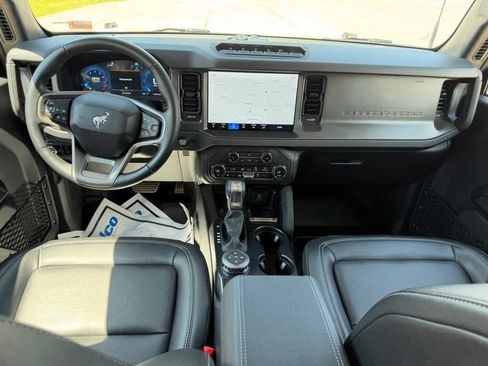 Used 2025 Ford Bronco Badlands AWD/4WD image 8