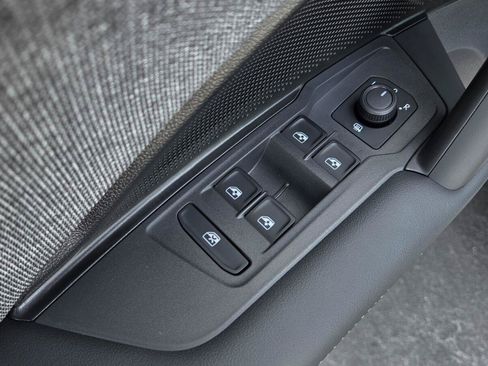 Certified 2025 Volkswagen Tiguan S FWD image 20