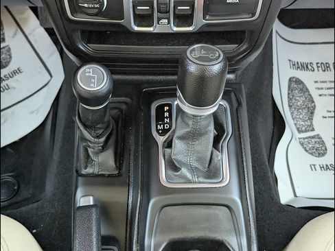 Used 2018 Jeep Wrangler Unlimited Sport S AWD/4WD image 35