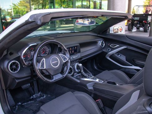 Used 2020 Chevrolet Camaro LT image 11
