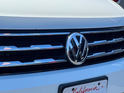 Used 2020 Volkswagen Tiguan SE w/ Panoramic Sunroof Package FWD image 44
