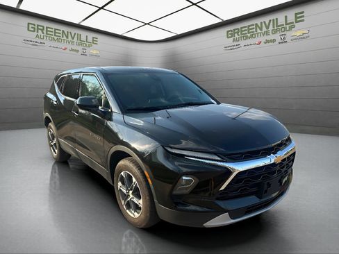 Used 2025 Chevrolet Blazer LT AWD/4WD image 3