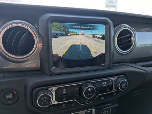 Used 2023 Jeep Gladiator Overland AWD/4WD image 21