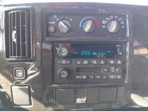 Used 2005 GMC Savana 1500 AWD w/ Preferred Equipment Group image 21