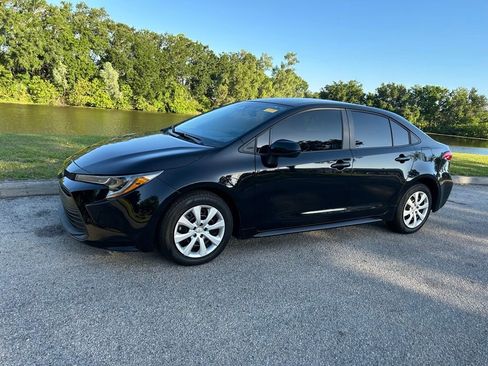 Used 2025 Toyota Corolla LE FWD image 2