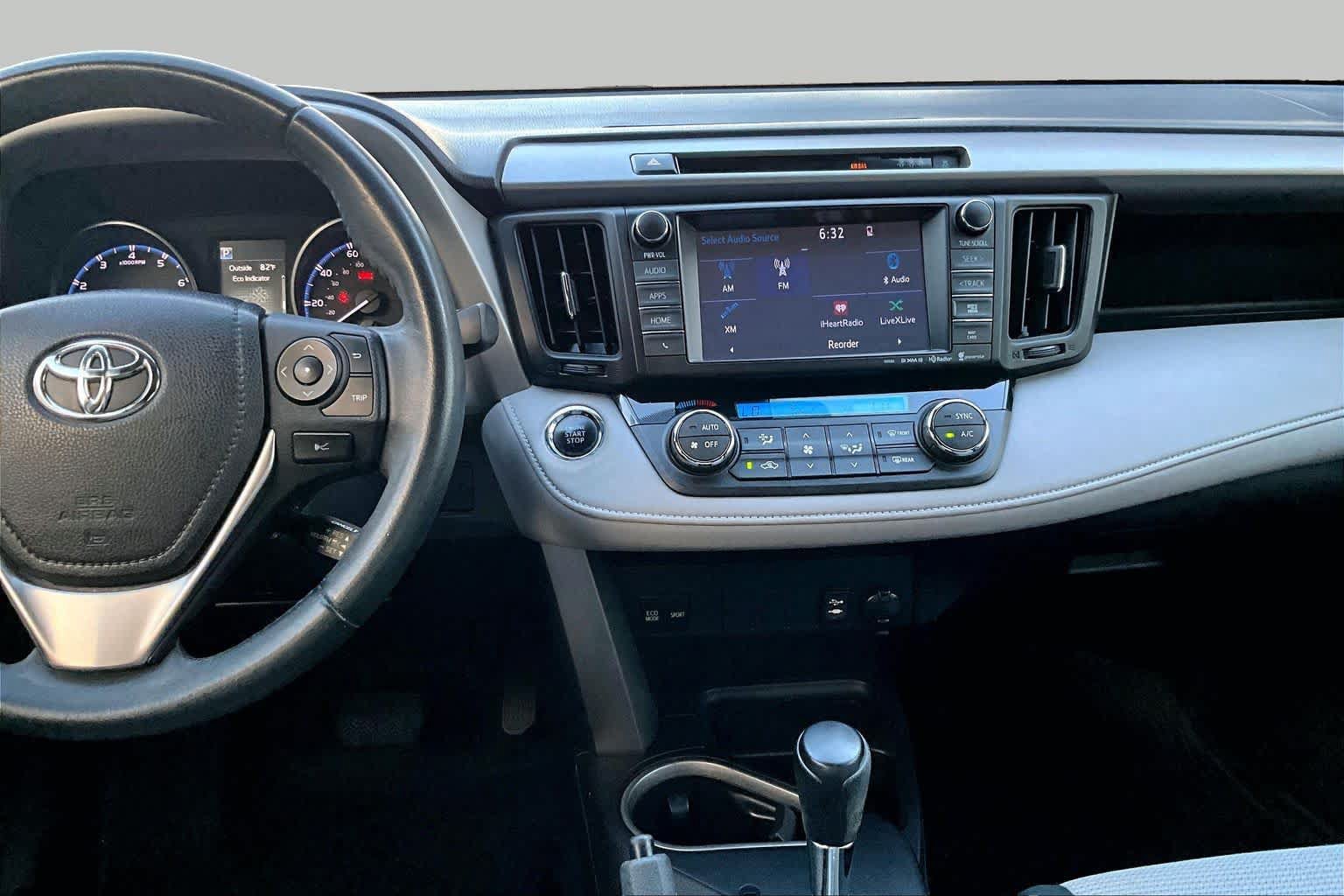 Used 2017 Toyota RAV4 XLE AWD/4WD image 7