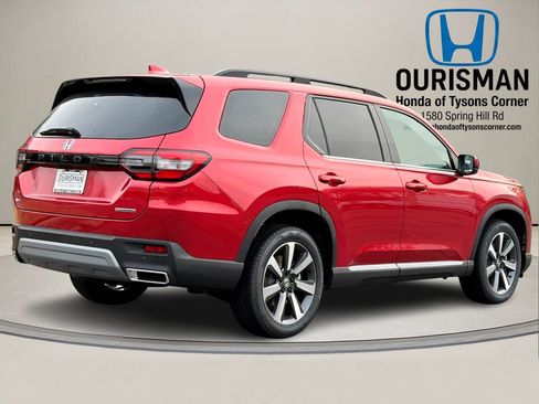 New 2025 Honda Pilot Touring image 3