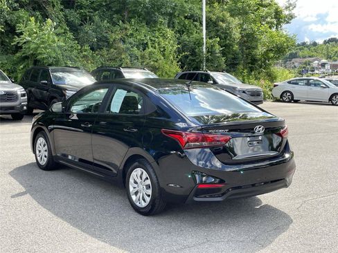 Used 2022 Hyundai Accent SE w/ Cargo Package FWD image 3